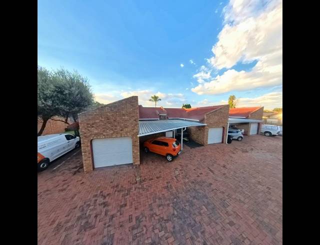 3 BEDROOM TOWNHOUSE FOR SALE IN BIRCHLEIGH